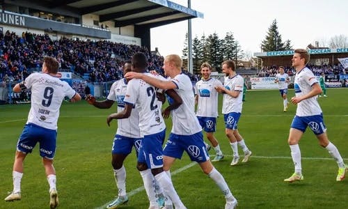 Bilde av fotballspillere med FK Haugesund drakter
